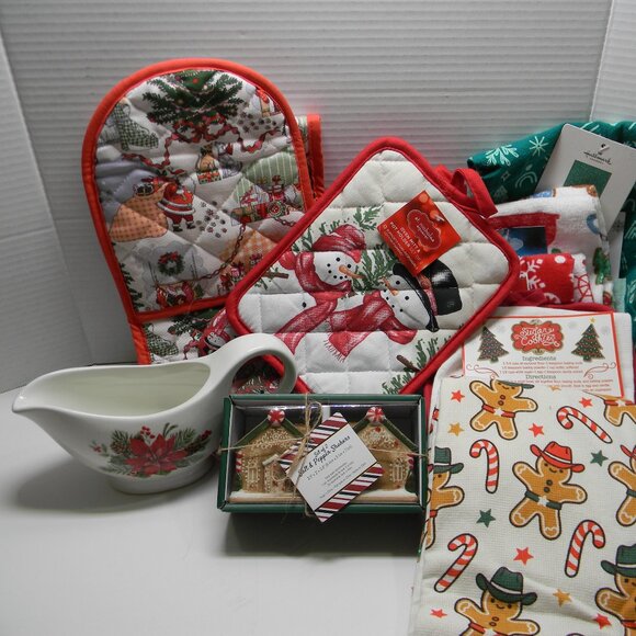 Lot of Christmas Kitchen Decor Towels Salt Pepper Gravy Boat All New Unused - Picture 2 of 8